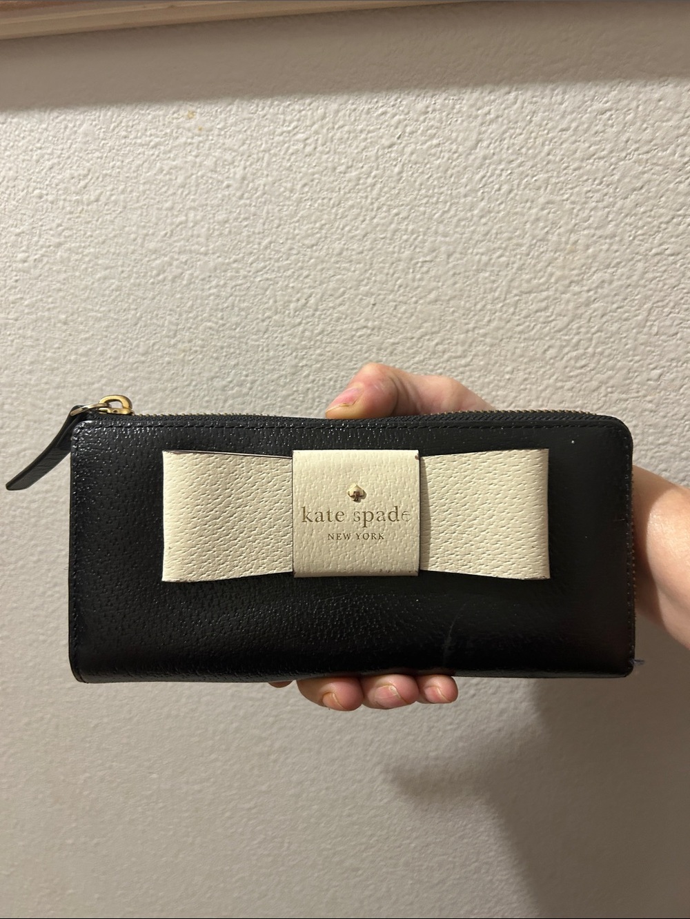 kate spade Two-Tone Black and White Bow Wallet - Picture 2 of 5